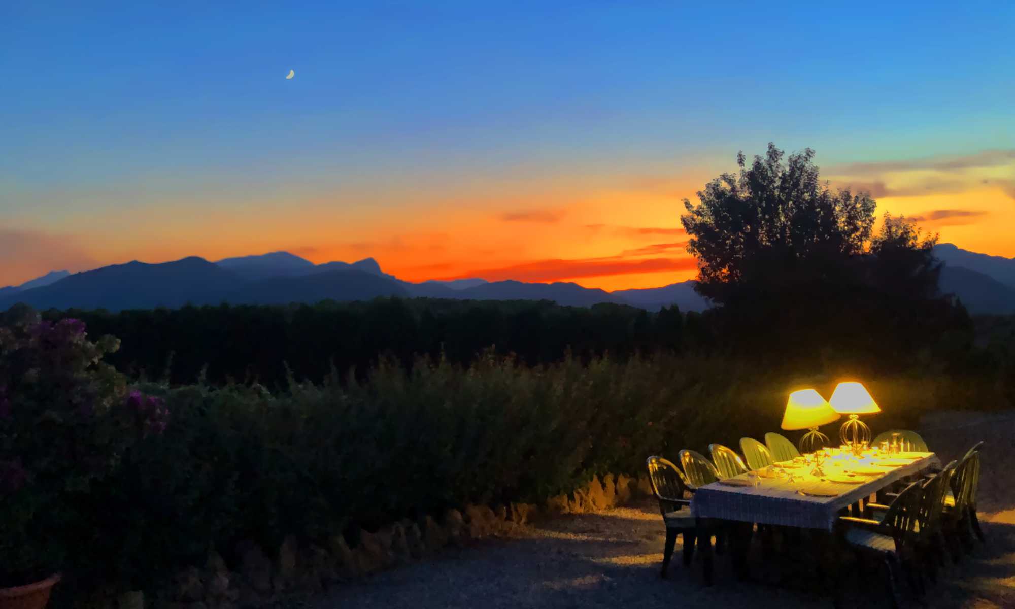 Villa catering services in Pollensa - Outdoor dining table at Sunset in Pollensa Mallorca